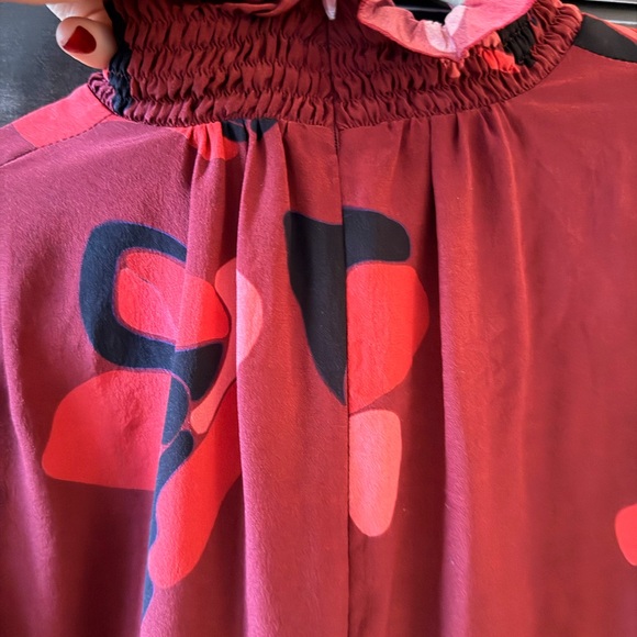 Akris Punto Red Floral Silk High Neck Ruffles Blouse size 12 - Picture 9 of 10